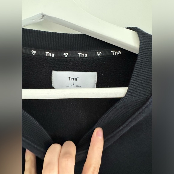 TNA BLACK CREW NECK - Picture 1 of 3